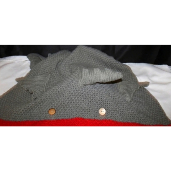 Crochet Shark Attack Fin Knit Blanket - Picture 6 of 13